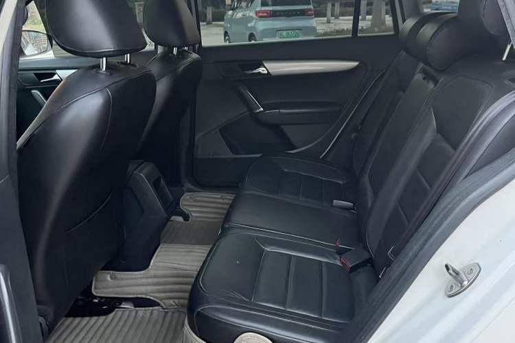 Used Volkswagen Gran Lavida 2013 1.6L Automatic Comfort Model
