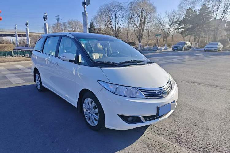 Used BYD M6 2013 2.0L Manual Comfort Edition

