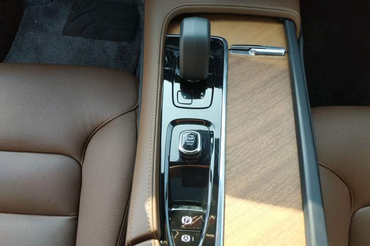 Used Volvo S90 2025 B5 Zhiyi Luxury Edition
