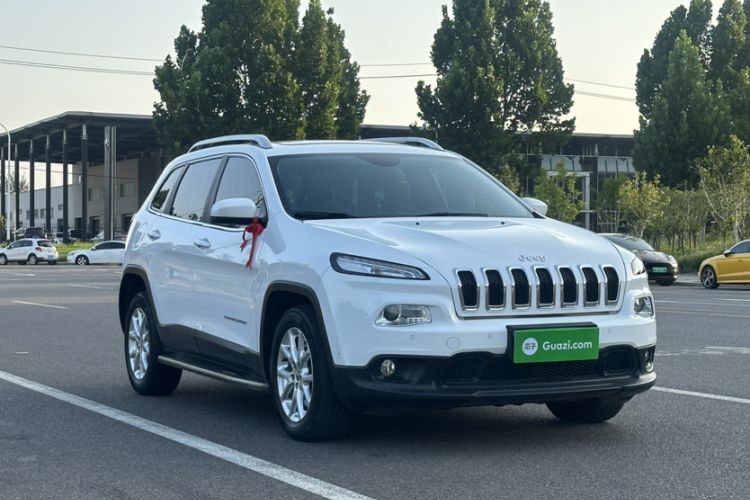 Used  Cherokee 2017 2.4L Leading Smart Edition
