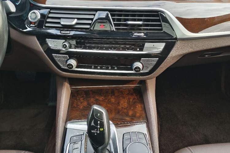 Used BMW 5 Series 2019 525Li Luxury Package
