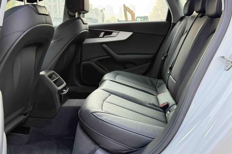 Used Audi A4L 2024 40 TFSI Fashion Dynamic Model