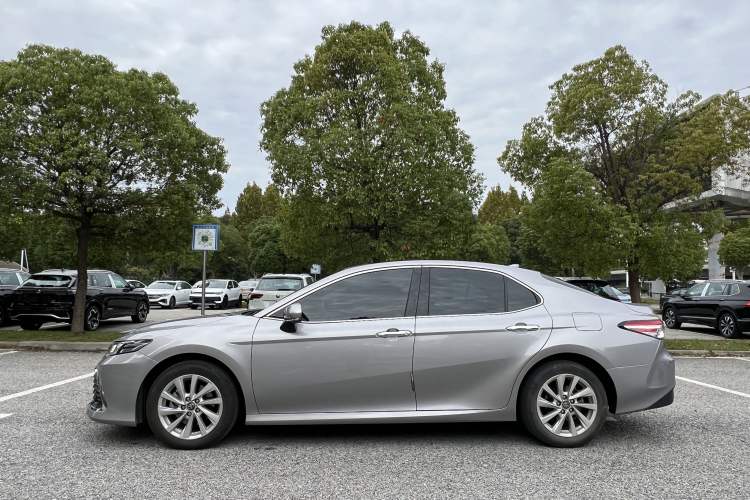 Used Toyota Camry 2021 2.0G Luxury Edition
