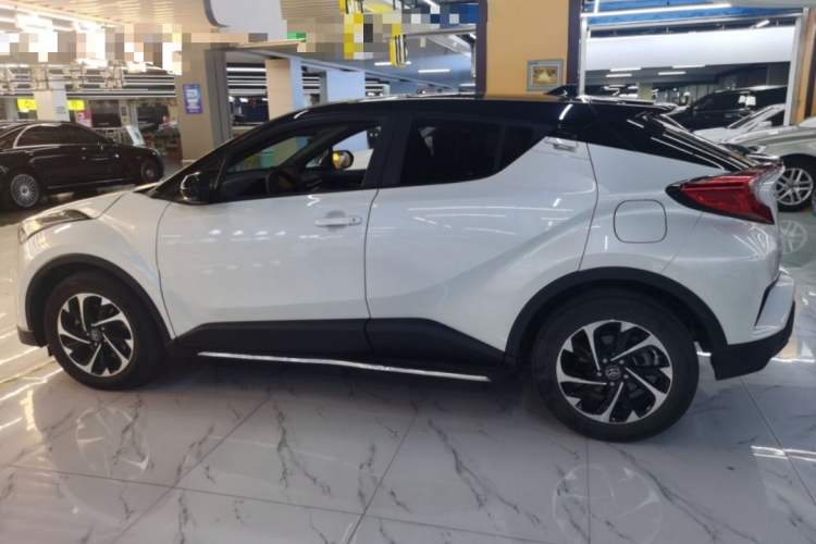 Used Toyota IZOA 2018 2.0L Yichi Version China VI Standard
