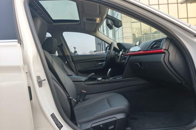 Used BMW 3 Series 2015 316Li Fashion Model
