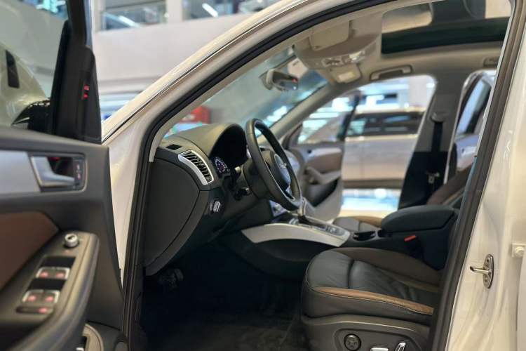 Used Audi Q5 2017 Plus 40 TFSI Technology Model
