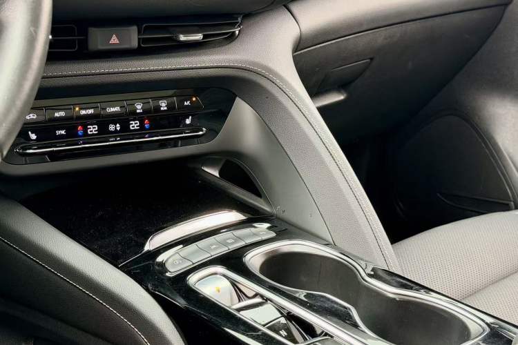 Used Buick Envision 2023 Encore Plus 652T Five-Seat Luxury Model
