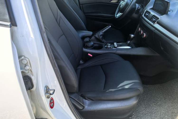 Used Mazda Mazda 3 Axela 2014 Sedan 1.5L Automatic Comfort Model
