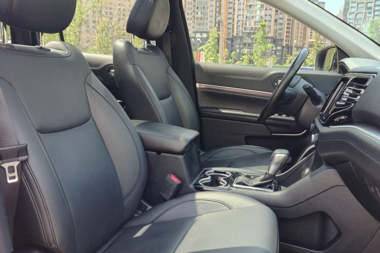 Used  Grand Commander 2018 2.0T Four-Wheel Drive Premium Navigation Version China V