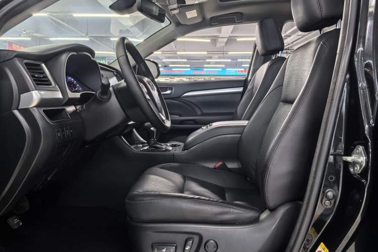 Used Toyota Highlander 2018 2.0T Four-Wheel Drive Prestige Version 7 Seats China V Emission Standard
