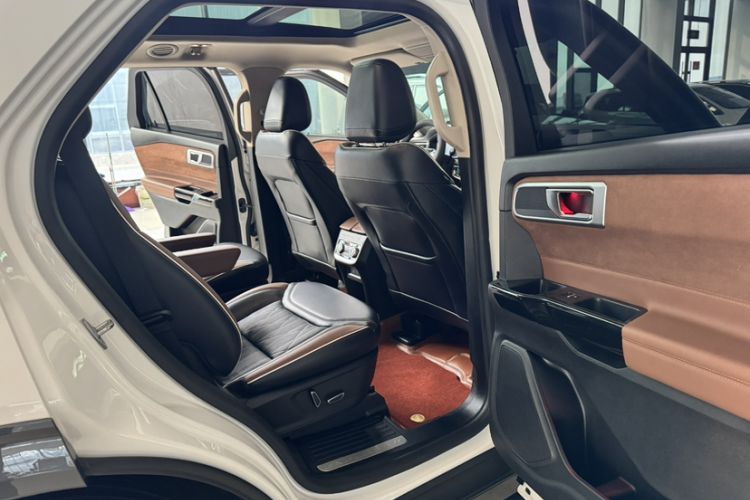 Used Ford Explorer 2023 EcoBoost 285 Four-Wheel Drive Titanium Edition 6 Seats