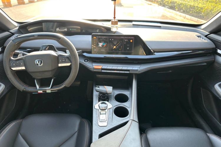 Used Changan UNI-V 2022 1.5T Prestige Version
