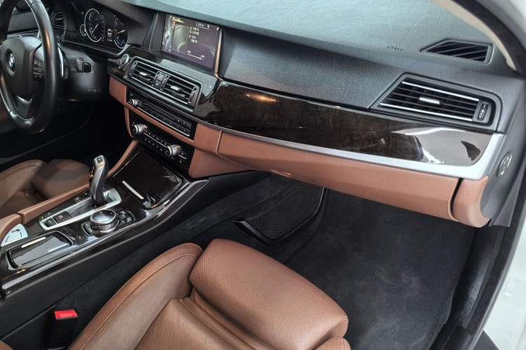 Used BMW 5 Series 2015 535Li Leading Model
