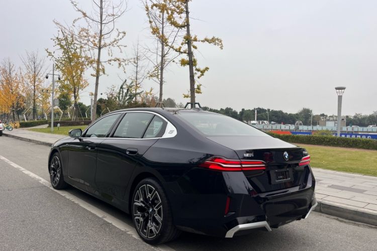 Used BMW 5 Series 2025 530Li Luxury Edition M Sport Package
