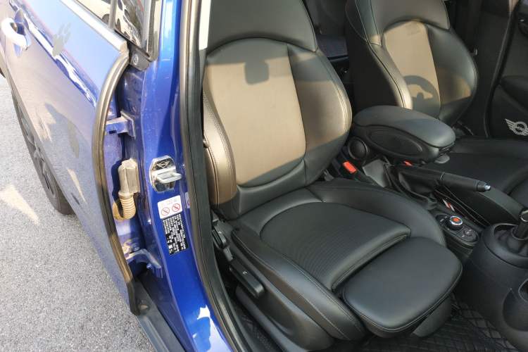 Used  MINI 2019 1.5T COOPER Classic Edition Five-Door Version
