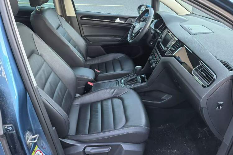 Used Volkswagen Golf 2015 1.4TSI Sportsvan
