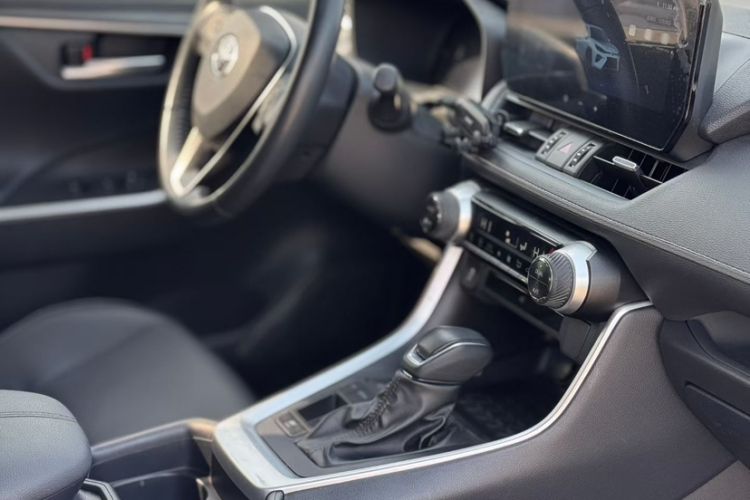 Used Toyota Wildlander 2024 Dual-Motor 2.5L E-CVT Two-Wheel Drive Luxury PLUS Edition
