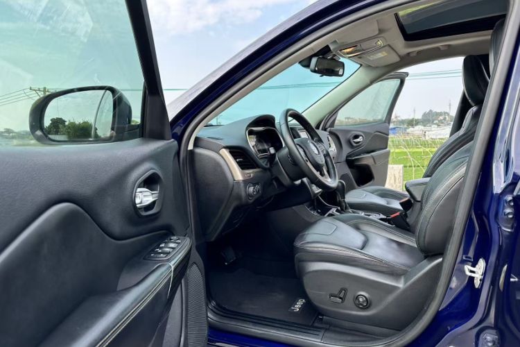 Used  Cherokee 2016 2.4L Leading Edition
