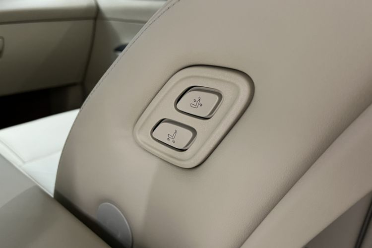 Used Buick GL8 2023 ES Lu Zun Deluxe Model
