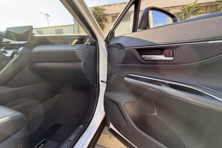 Used Toyota Harrier 2023 2.0L CVT Two-Wheel Drive Deluxe Edition
