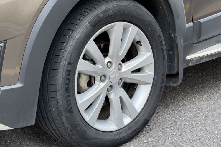 Used Chevrolet Captiva 2015 2.4L 4x4 Flagship Edition 7-Seater
