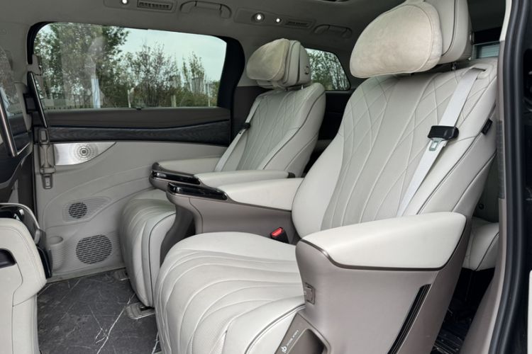 Used Denza D9 2022 DM-i 970 Four-Wheel Drive Flagship Model
