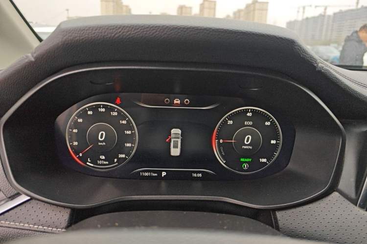 Used SAIC MAXUS EUNIQ 5 2022 Elite Edition Six-Seater