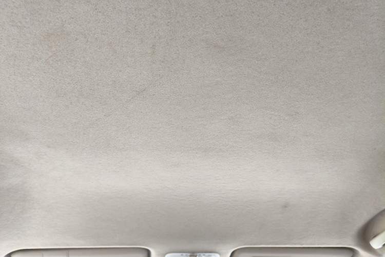 Used Venucia R50 2015 1.6L Automatic Fashion Edition
