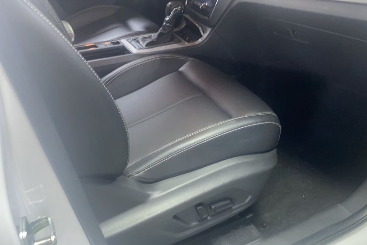 Used Roewe RX5 2016 20T Two-Wheel Drive Automatic Internet Smart Edition
