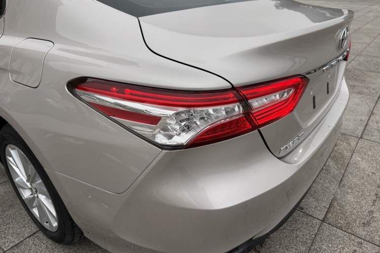 Used Toyota Camry 2021 2.0G Luxury Edition
