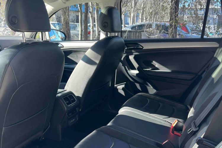 Used Volkswagen Tiguan L 2019 330TSI Automatic Two-Wheel Drive Smart Luxury Version China VI Standard
