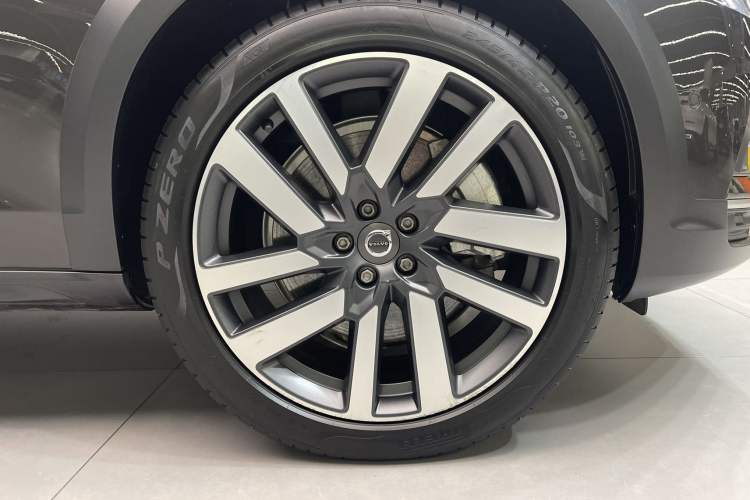 Used Volvo V90 2024 Cross Country B5 AWD Prestige Edition
