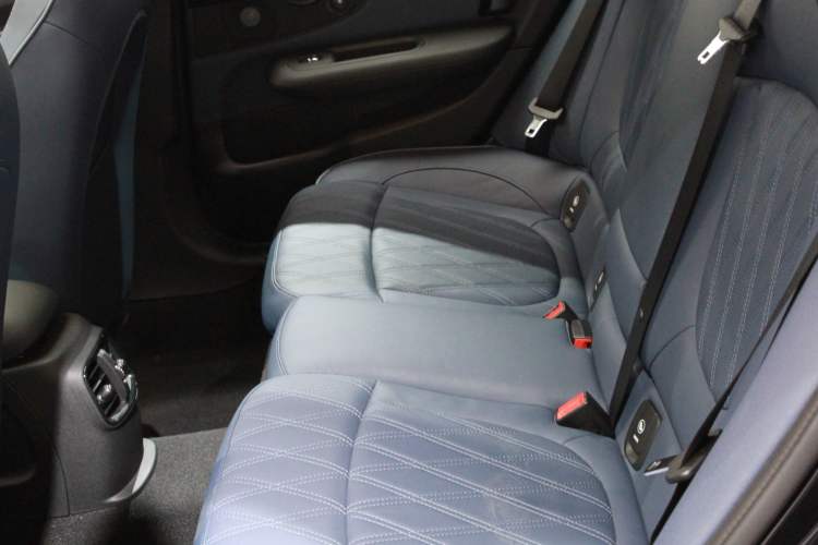 Used  Clubman 2023 1.5T COOPER Connoisseur
