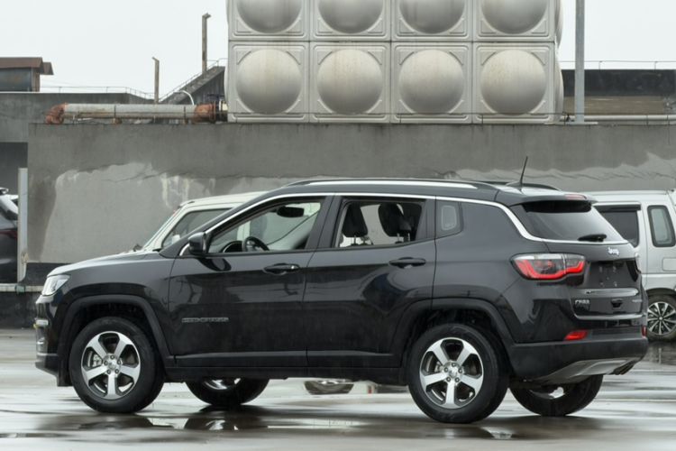 Used  Compass 2020 220T Automatic Leading Edition
