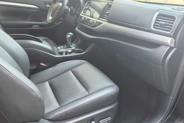 Used Toyota Highlander 2018 2.0T Four-Wheel Drive Luxury Version 7 Seats China VI Standard