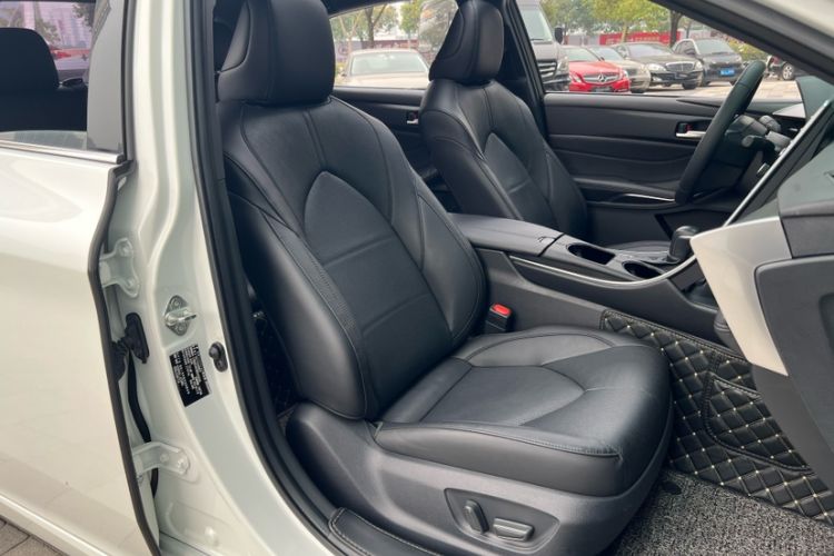 Used Toyota Avalon 2019 Dual-Engine 2.5L Luxury Edition China VI Standard