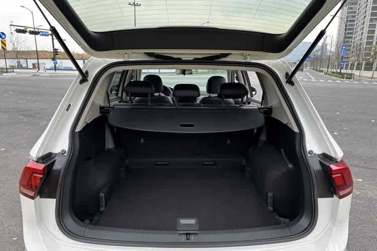 Used Volkswagen Tiguan L 2021 330TSI Automatic Two-Wheel Drive Smart Edition
