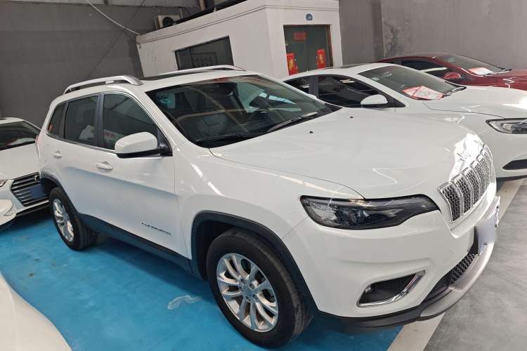Used  Cherokee 2019 2.0T Two-Wheel Drive Smart Enjoyment Version China VI
