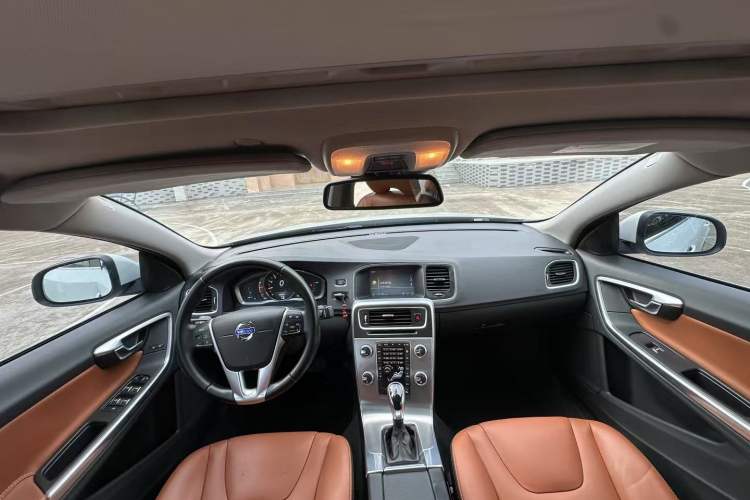 Used Volvo S60 2016 S60L T4 Zhiyuan Edition
