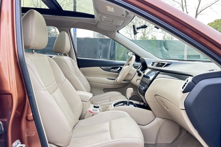 Used Nissan X-Trail 2014 2.5L CVT Leading Edition 4WD
