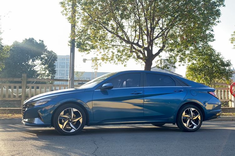 Used Hyundai Elantra 2021 1.5L CVT LUX Prestige Edition
