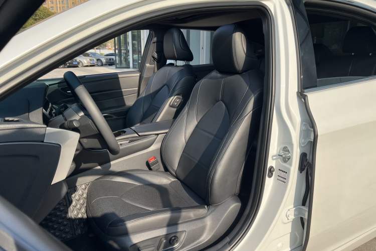 Used Toyota Avalon 2023 Dual-Engine 2.5L Luxury Edition
