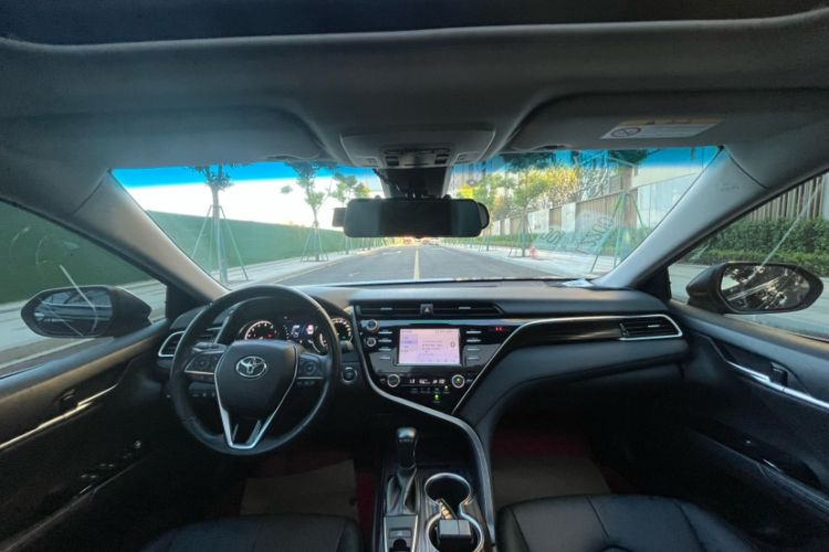 Used Toyota Camry 2018 2.0G Luxury Edition
