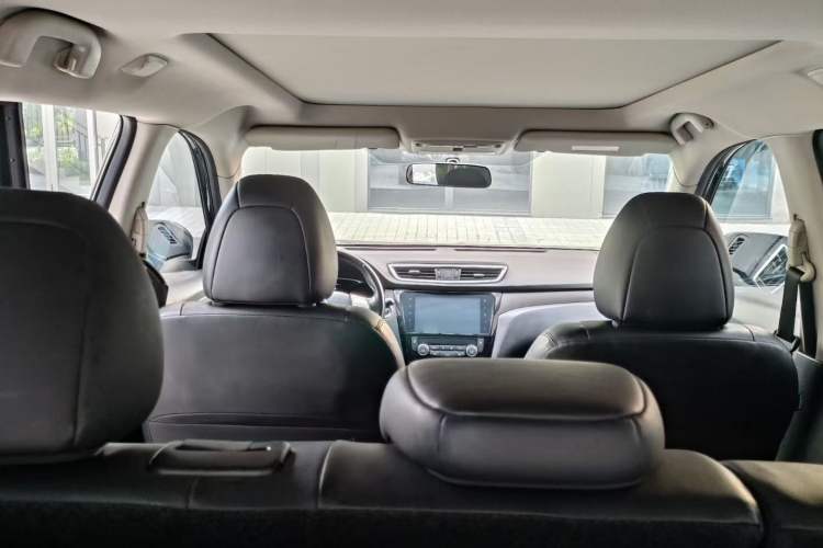 Used Nissan X-Trail 2015 2.0L CVT Comfort MAX Edition 2WD
