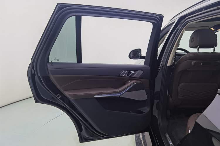 Used BMW X5 2023 xDrive 30Li Luxury M Sport Night Edition Package
