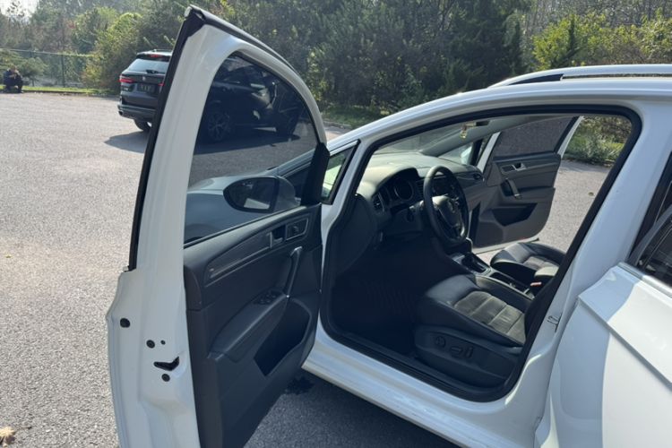 Used Volkswagen Golf Sportsvan 2018 280TSI Automatic Luxury Model
