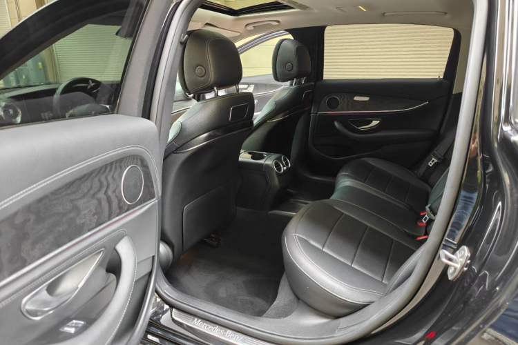 Used Mercedes-Benz E-Class 2016 E 300 L Sporty and Stylish Model
