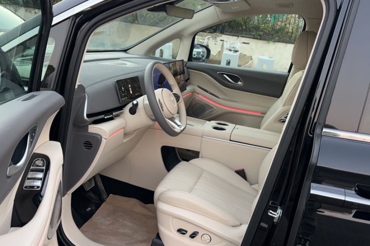 Used VOYAH Dream 2025 PHEV Four-Wheel-Drive Flagship Kunpeng Edition
