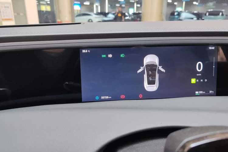 Used  11 2023 Long-Range Single-Motor Version 5 Seats
