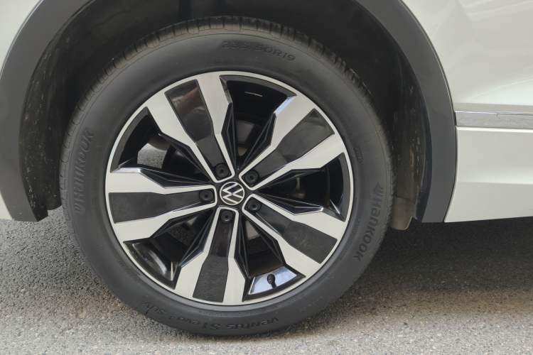 Used Volkswagen Tiguan L 2023 330TSI Automatic Two-Wheel Drive R-Line Flagship Edition